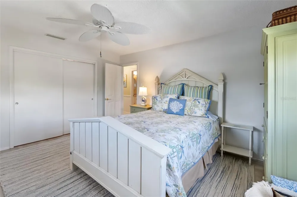 2905 AVENUE C Holmes Beach, FL 34217