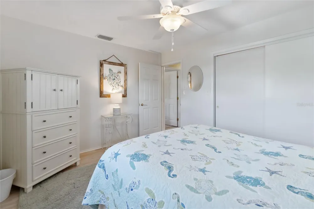 2905 AVENUE C Holmes Beach, FL 34217
