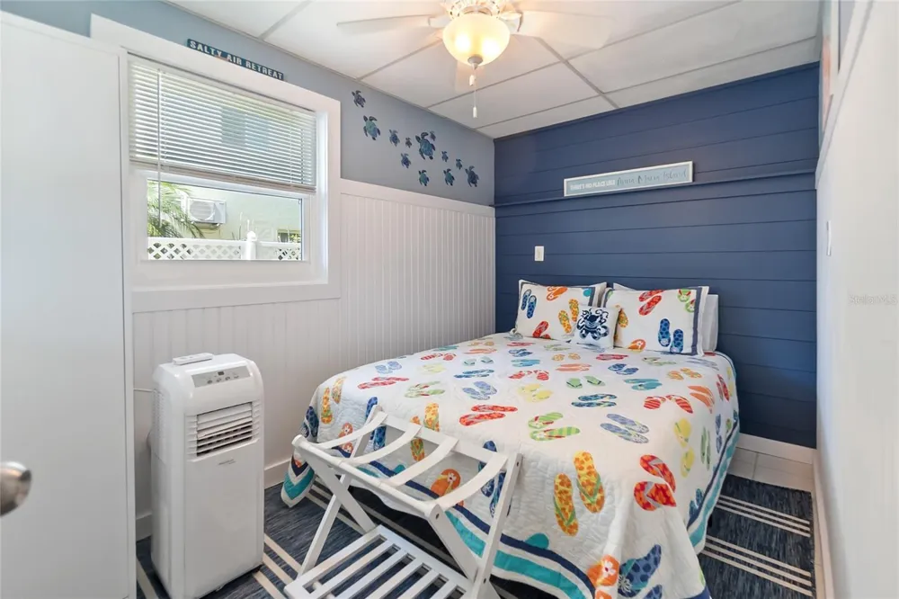 2905 AVENUE C Holmes Beach, FL 34217