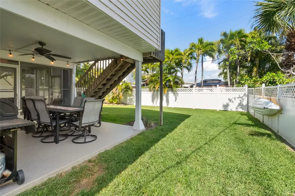 2905 AVENUE C Holmes Beach, FL 34217