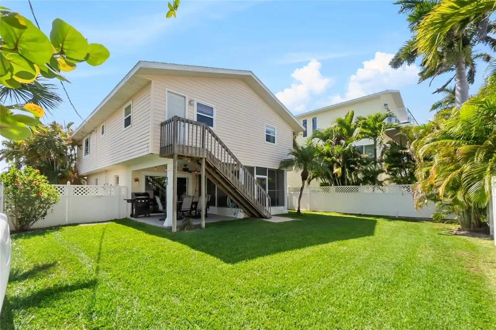 2905 AVENUE C Holmes Beach, FL 34217