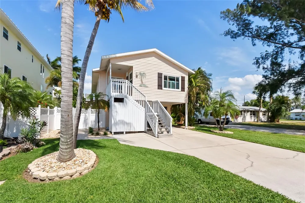 2905 AVENUE C Holmes Beach, FL 34217