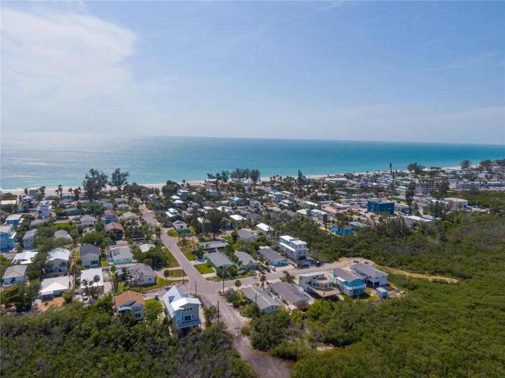 2905 AVENUE C Holmes Beach, FL 34217