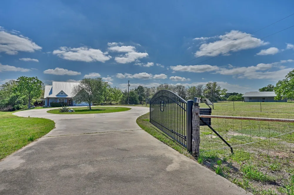 350 Owl Creek Road Giddings, TX 78942