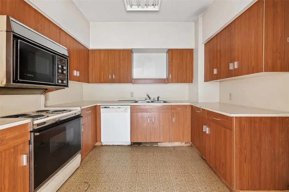 15 Greenway Plaza #2A Houston, TX 77046