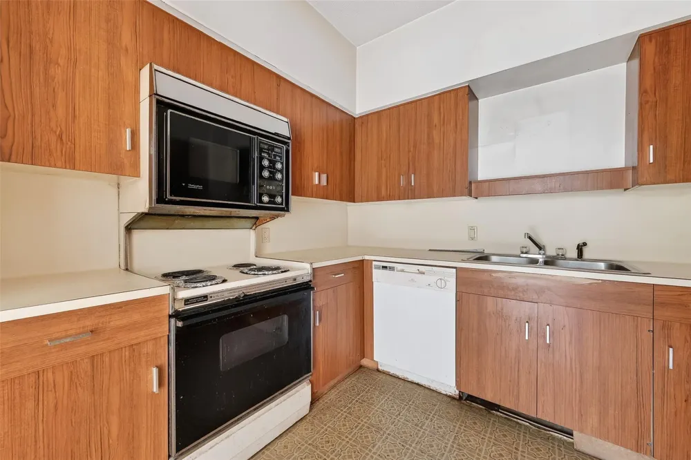 15 Greenway Plaza #2A Houston, TX 77046
