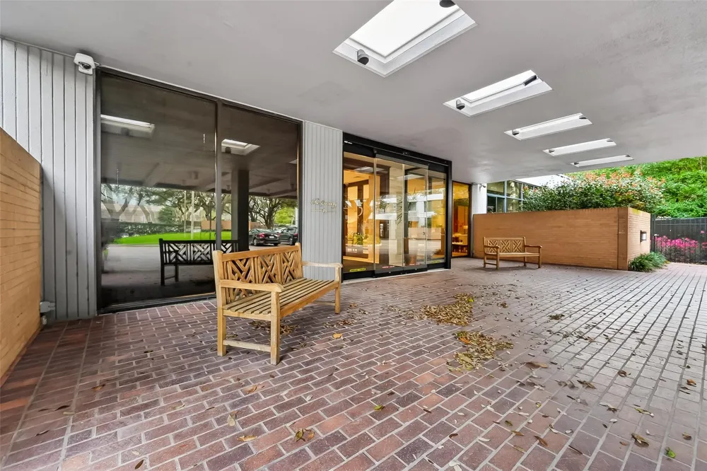 15 Greenway Plaza #2A Houston, TX 77046