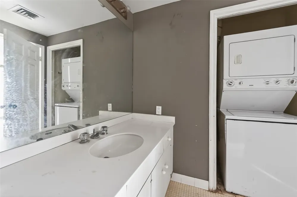 15 Greenway Plaza #2A Houston, TX 77046