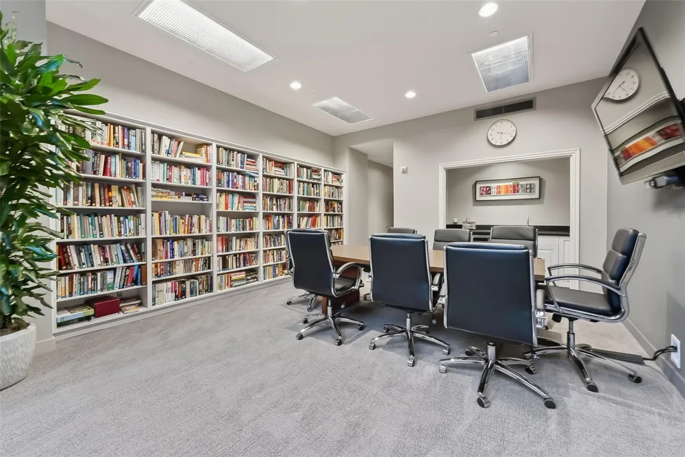 15 Greenway Plaza #2A Houston, TX 77046