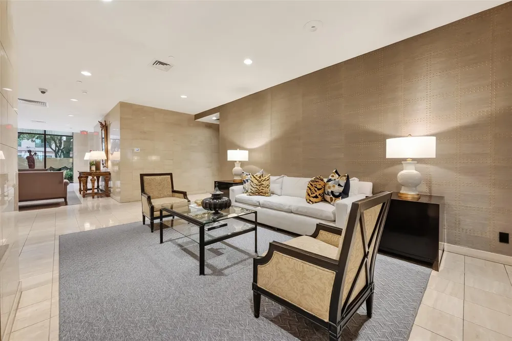 15 Greenway Plaza #2A Houston, TX 77046