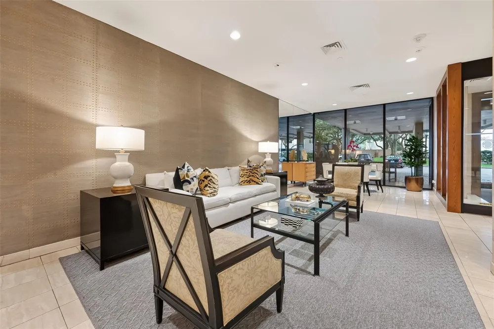 15 Greenway Plaza #2A Houston, TX 77046