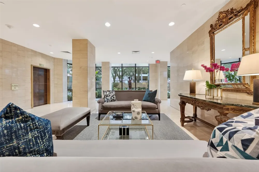 15 Greenway Plaza #2A Houston, TX 77046