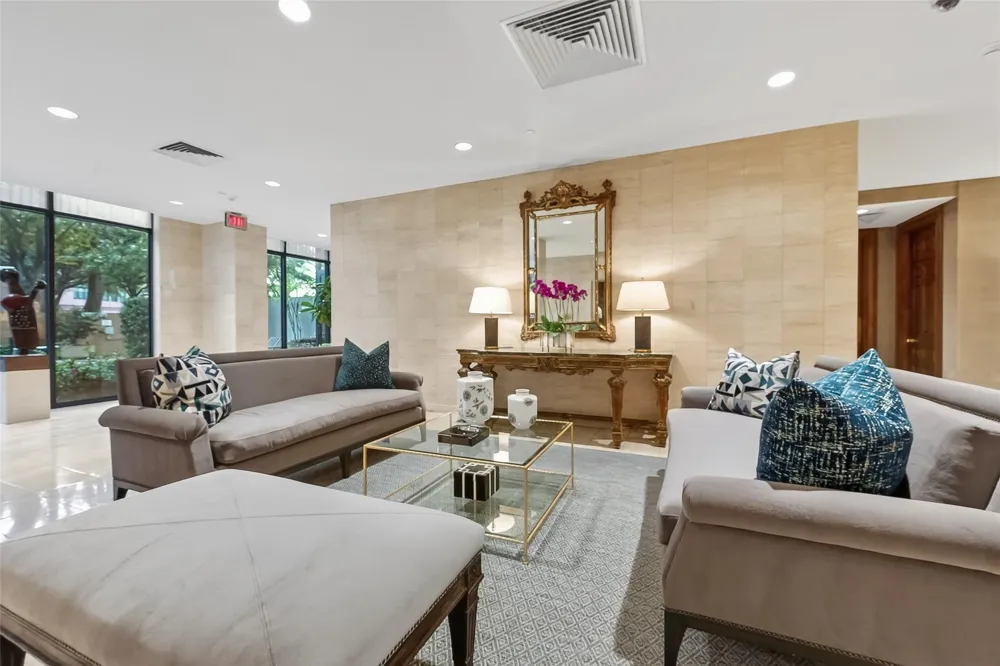 15 Greenway Plaza #2A Houston, TX 77046