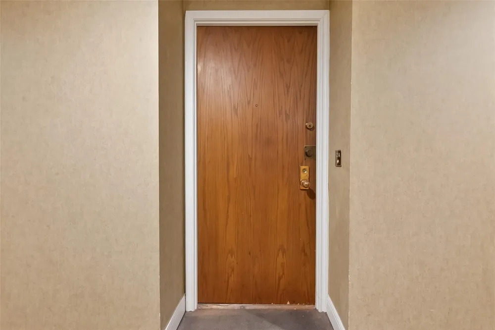 15 Greenway Plaza #2A Houston, TX 77046
