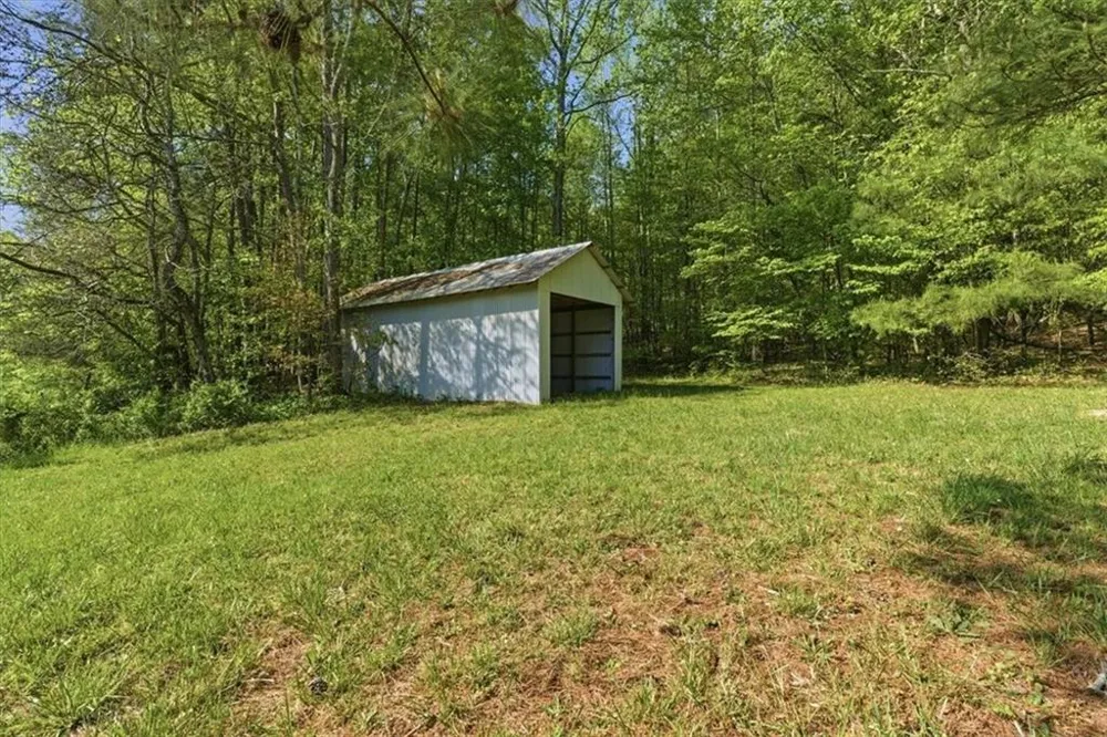 235 Kirk Road NW White, GA 30184