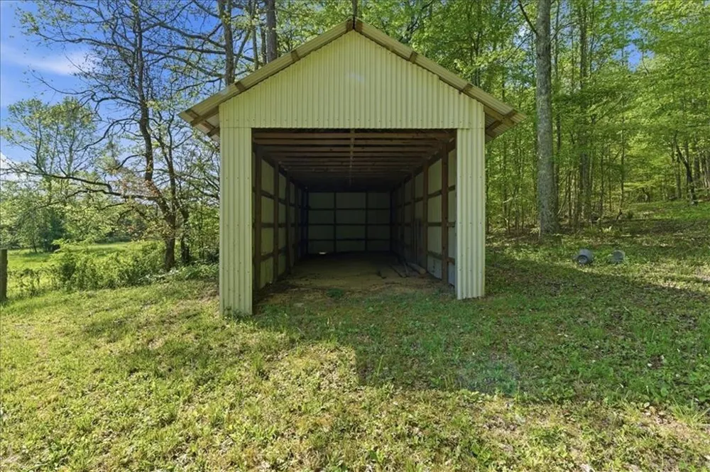 235 Kirk Road NW White, GA 30184