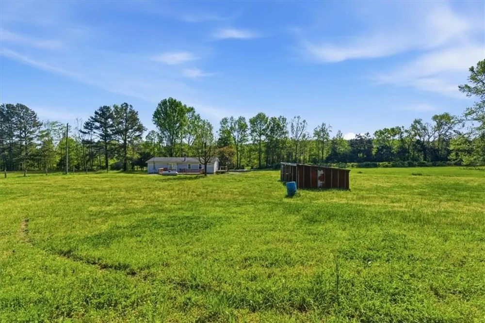 235 Kirk Road NW White, GA 30184