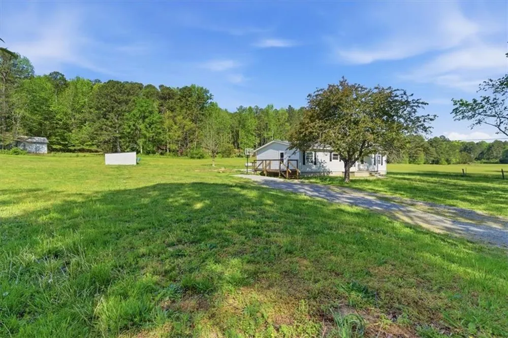 235 Kirk Road NW White, GA 30184