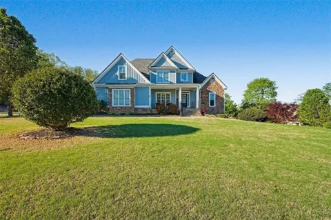 18 Thunderhawk Lane NE
