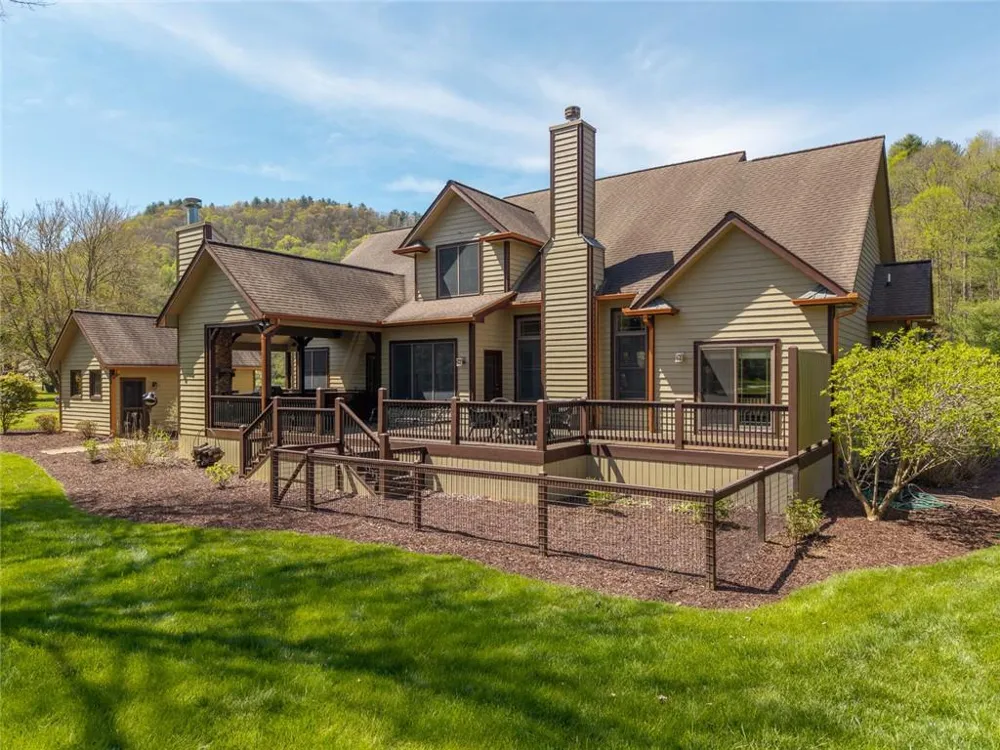 2171 Big Pine Drive Hiawassee, GA 30546
