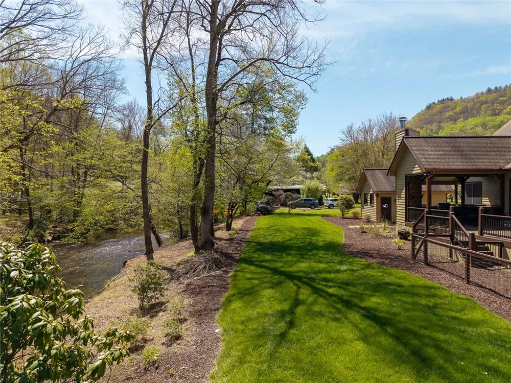 2171 Big Pine Drive Hiawassee, GA 30546