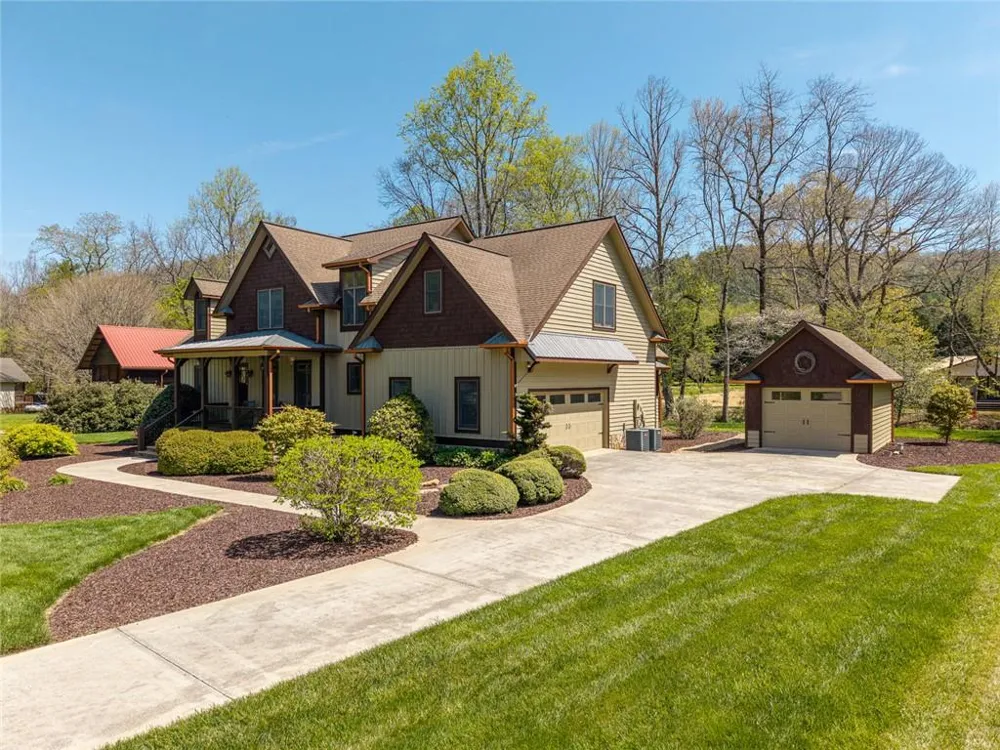 2171 Big Pine Drive Hiawassee, GA 30546