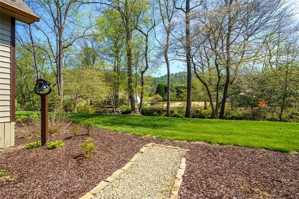 2171 Big Pine Drive Hiawassee, GA 30546