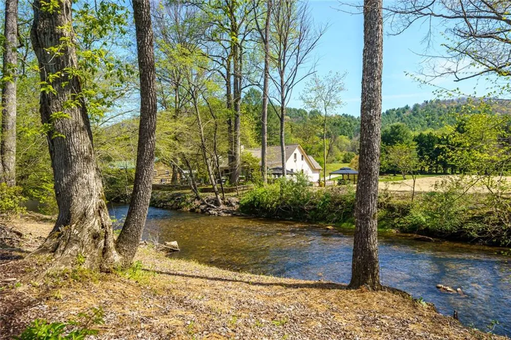 2171 Big Pine Drive Hiawassee, GA 30546