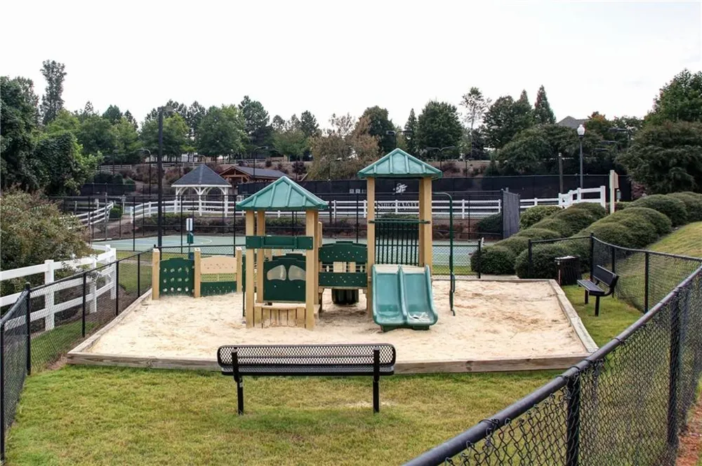 1992 Hoods Fort Circle NW #22 Kennesaw, GA 30144