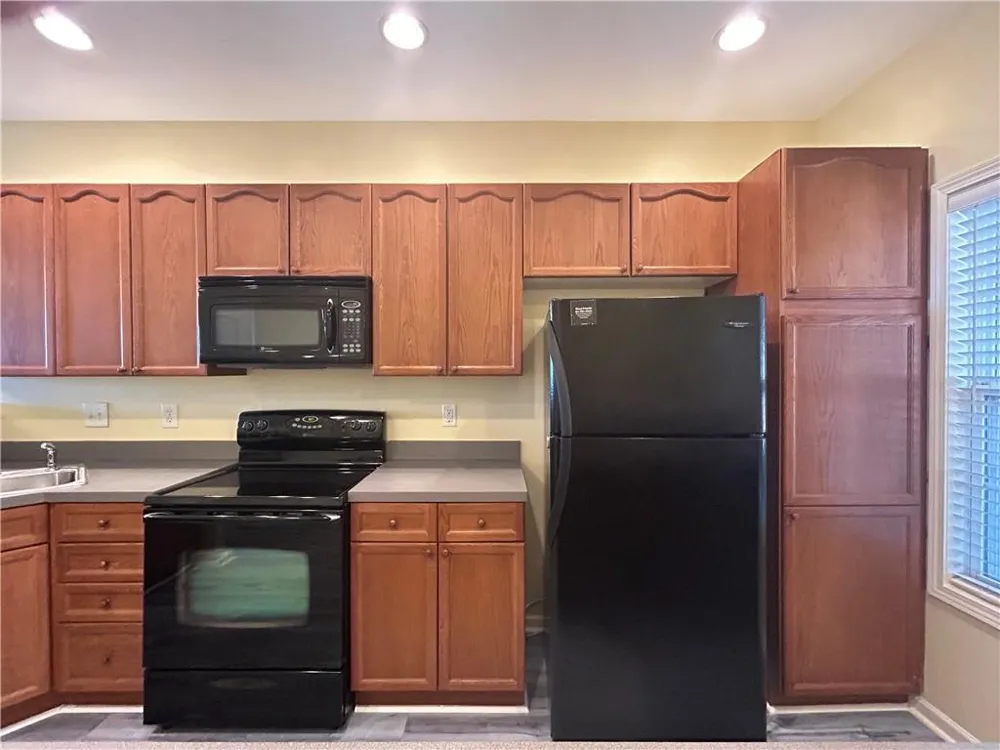 1992 Hoods Fort Circle NW #22 Kennesaw, GA 30144
