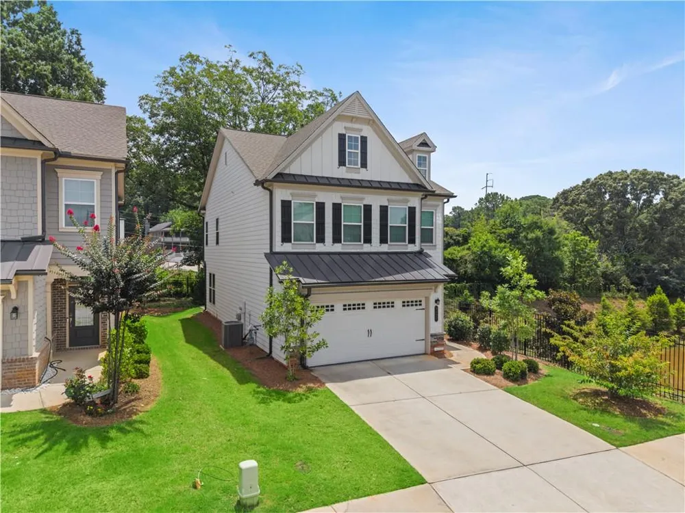 3327 Park Pointe Circle Scottdale, GA 30079