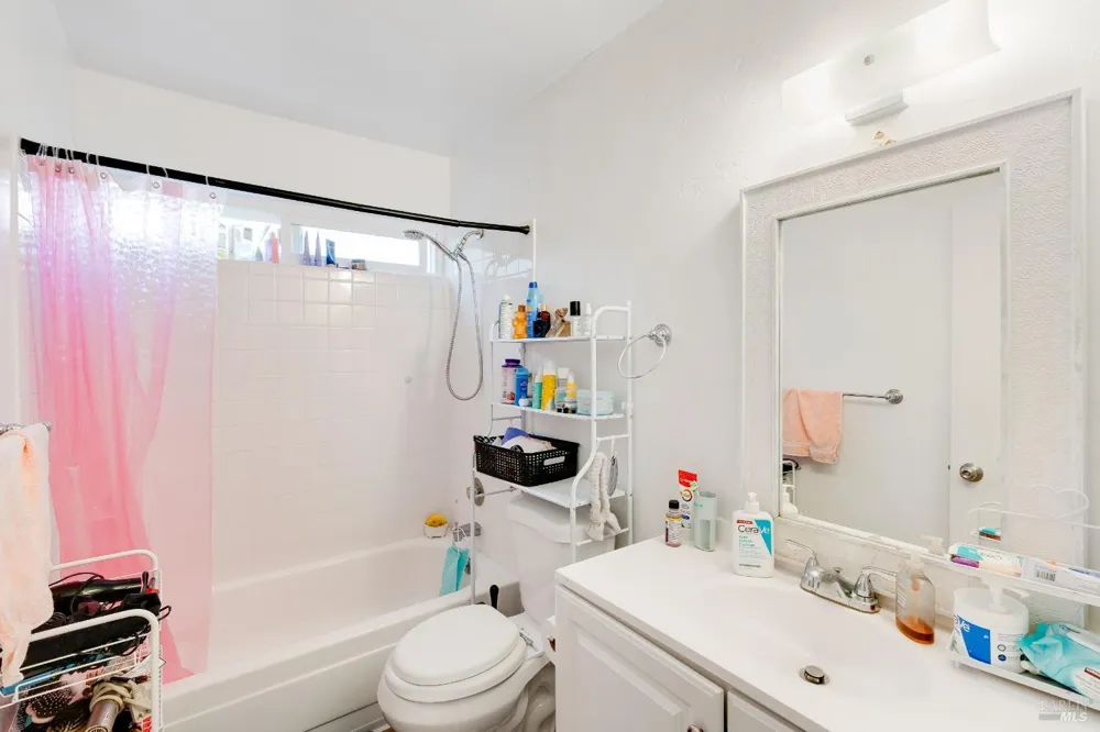 2100 Laguna Circle ##D Concord, CA 94520