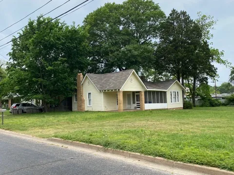 302 W College Street
