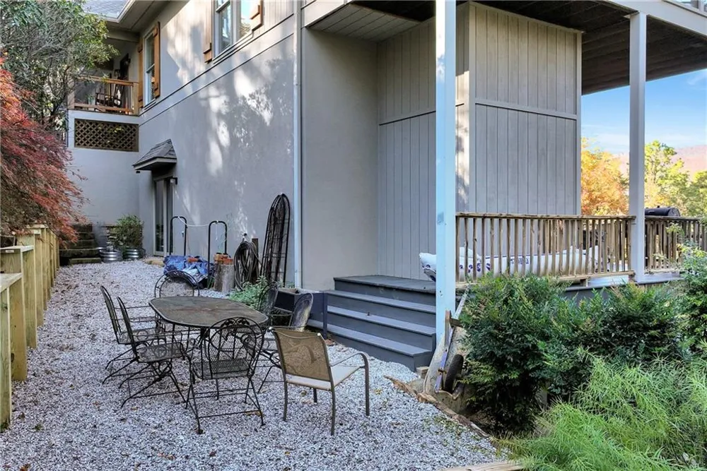 962 Woodbrier Sautee Nacoochee, GA 30571