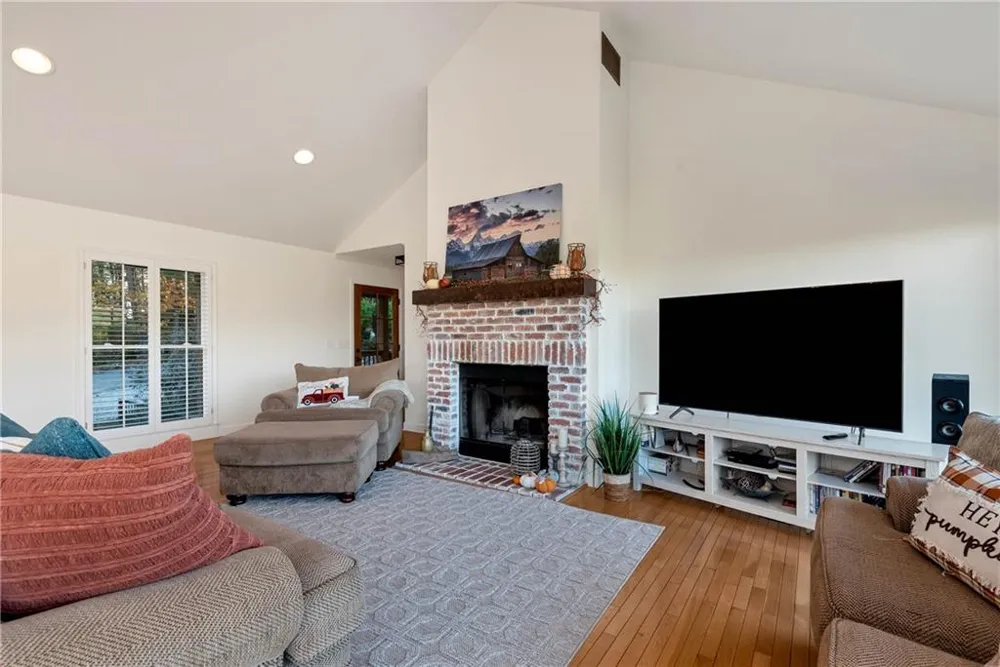 962 Woodbrier Sautee Nacoochee, GA 30571