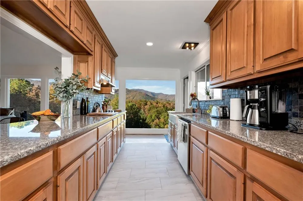 962 Woodbrier Sautee Nacoochee, GA 30571