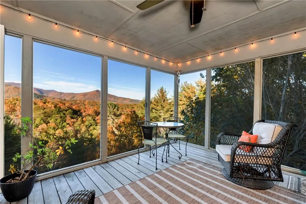 962 Woodbrier Sautee Nacoochee, GA 30571