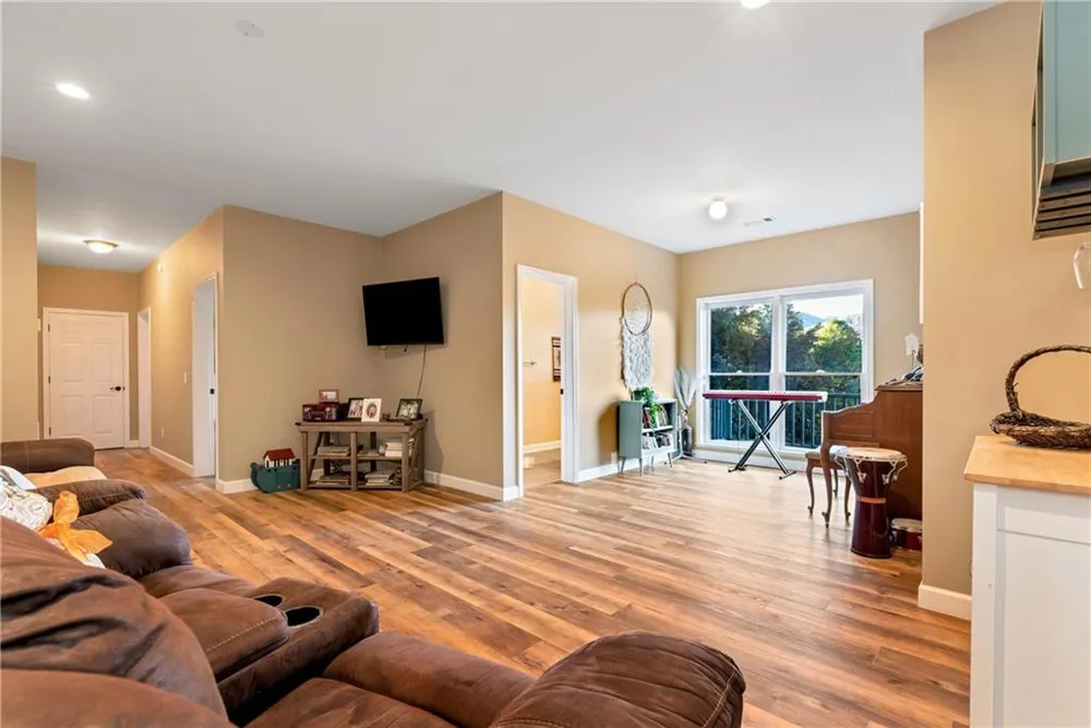 962 Woodbrier Sautee Nacoochee, GA 30571