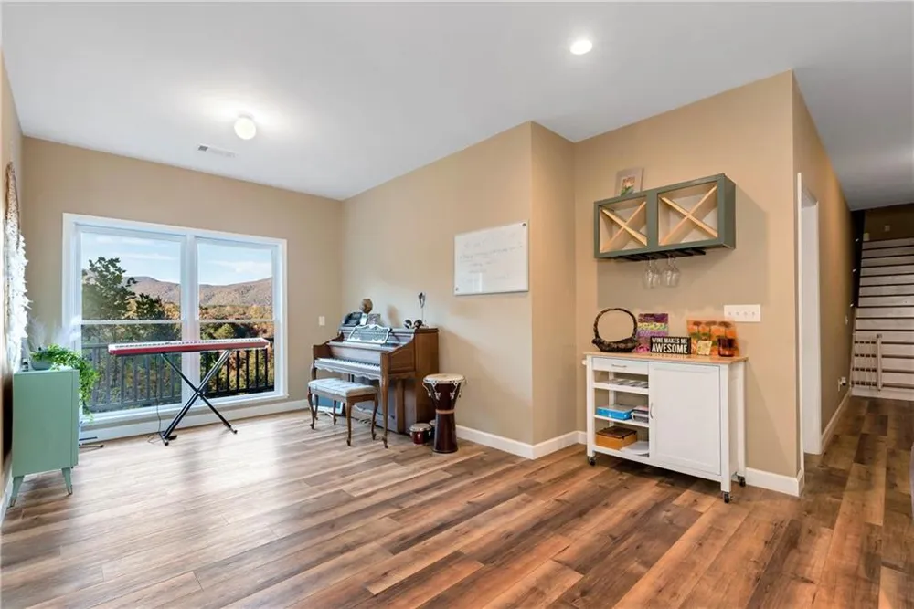962 Woodbrier Sautee Nacoochee, GA 30571