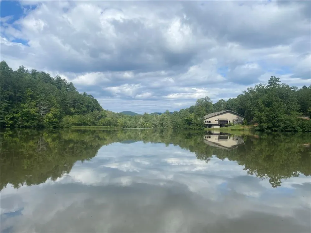 962 Woodbrier Sautee Nacoochee, GA 30571