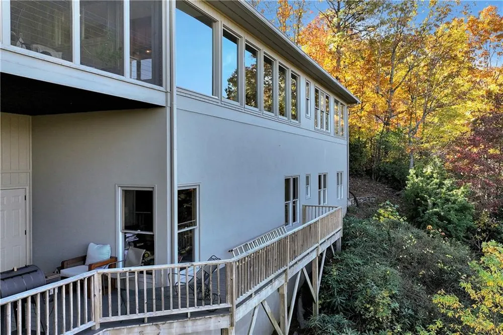 962 Woodbrier Sautee Nacoochee, GA 30571