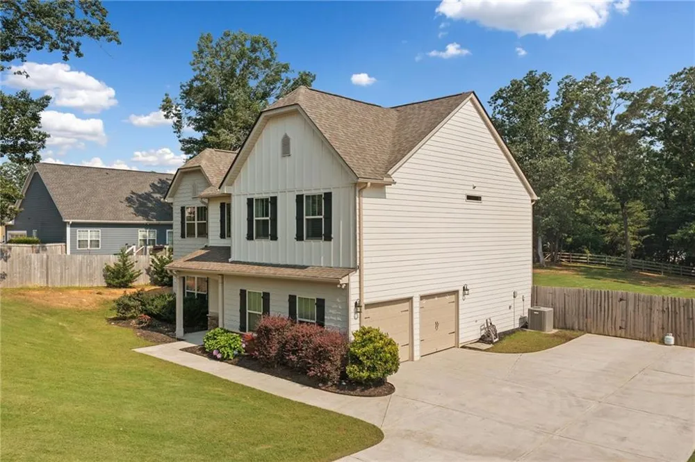 13 Four Feathers Lane Rydal, GA 30171