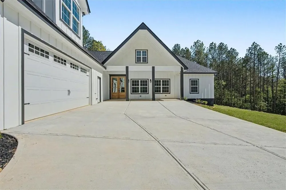 242 Mulberry Lane Lindale, GA 30147