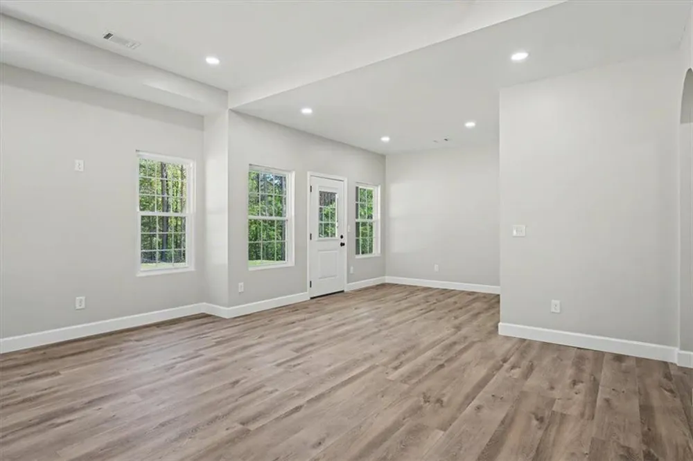 242 Mulberry Lane Lindale, GA 30147
