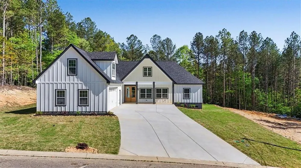 242 Mulberry Lane Lindale, GA 30147