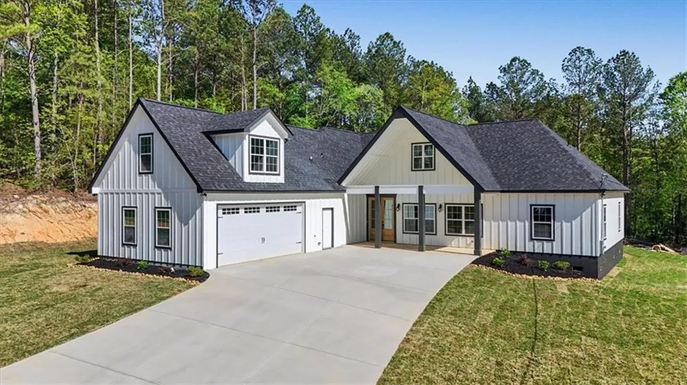 242 Mulberry Lane Lindale, GA 30147