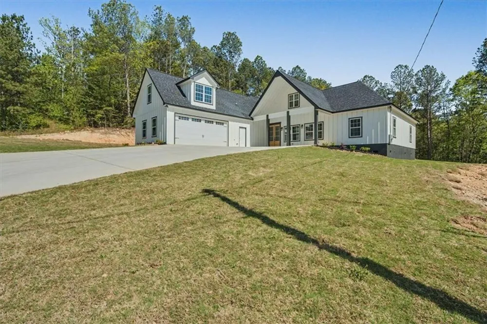242 Mulberry Lane Lindale, GA 30147