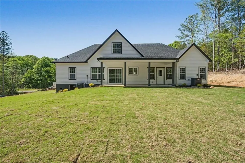 242 Mulberry Lane Lindale, GA 30147
