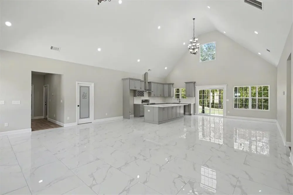 242 Mulberry Lane Lindale, GA 30147