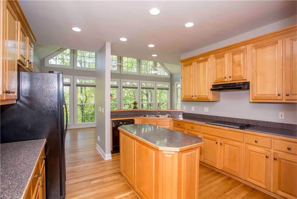 31 Rocky Circle NE White, GA 30184